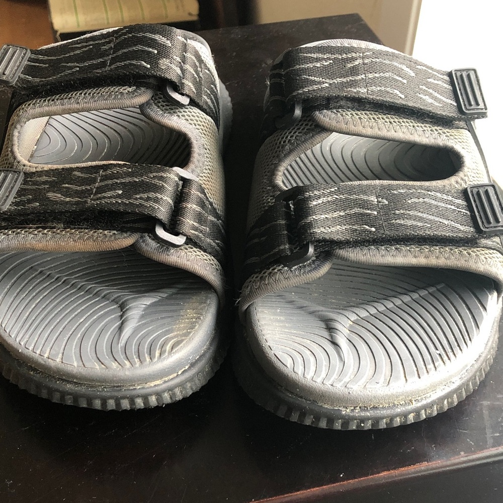 Kuailu gray slip on sandals size 8